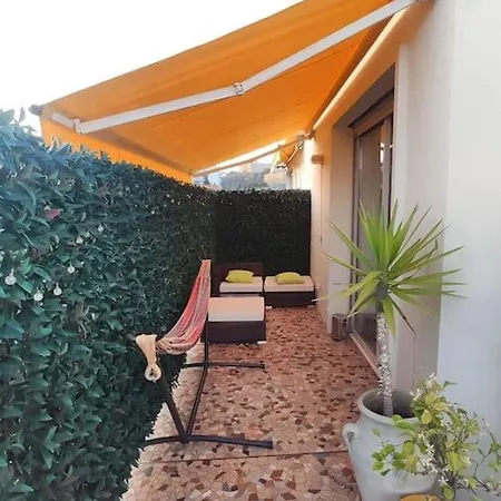 Apartment Studio Terrasse Vue A 1min De La Et Tram *