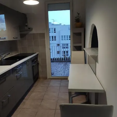 Studio Terrasse Vue A 1min De La Et Tram *